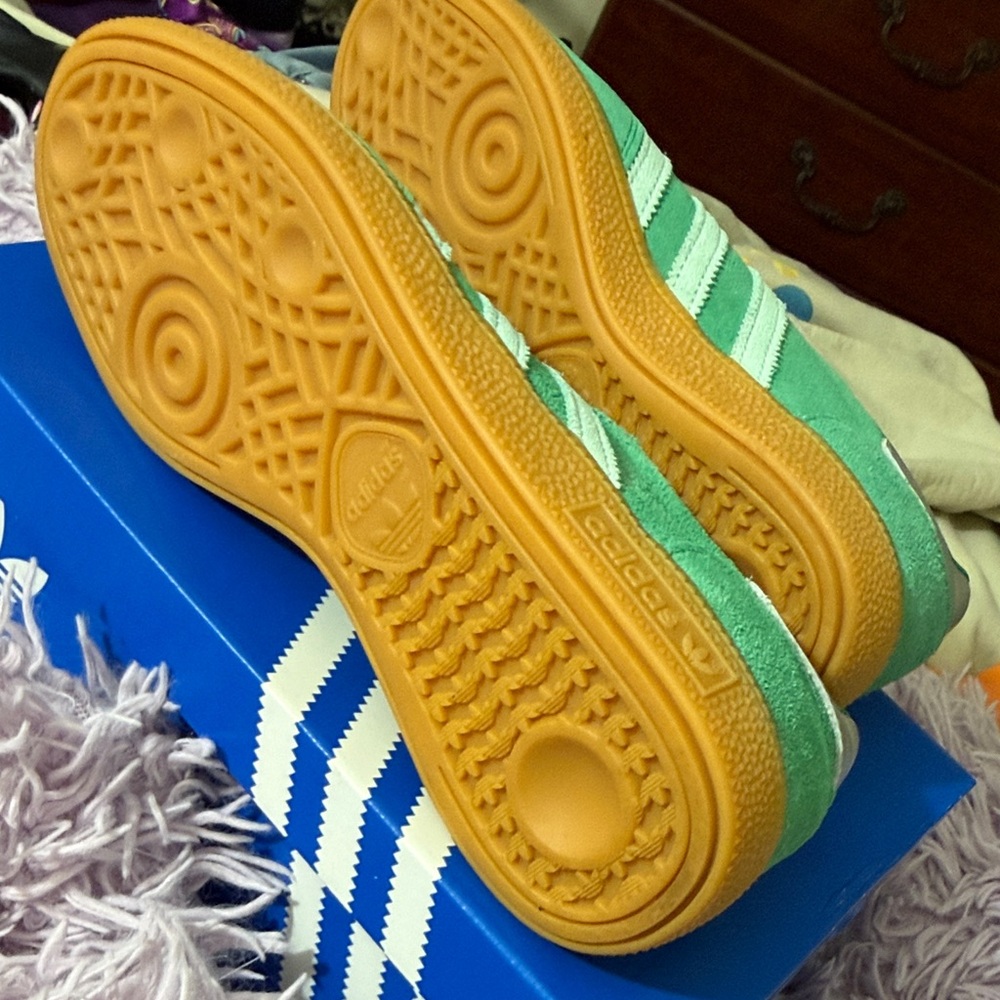 Adidas Spezia Green Sneakers with Stripes - Picture 5 of 7